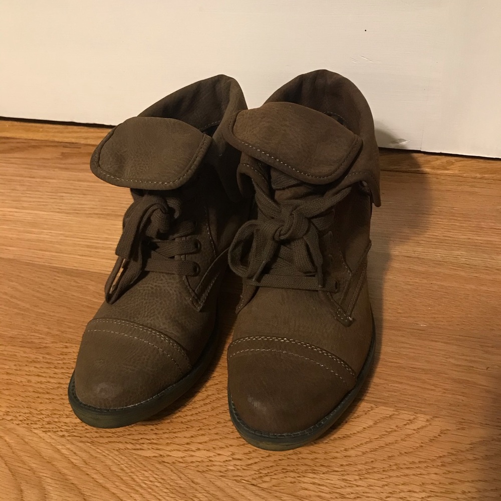Combat boots